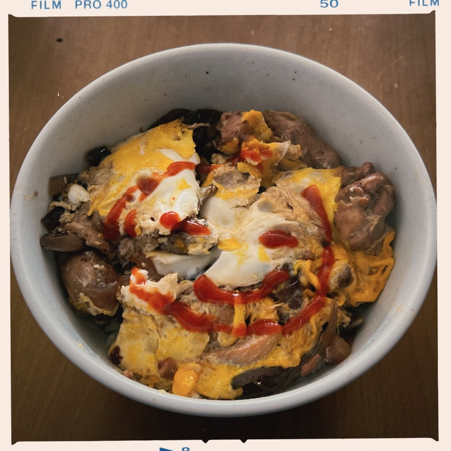 亲子丼 做的有一丢丢难看，辣椒酱画画拯救一下，哈哈哈哈哈🤣